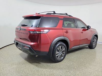 2022 Nissan Pathfinder SV