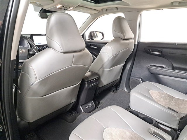 2023 Toyota Highlander Hybrid Bronze Edition