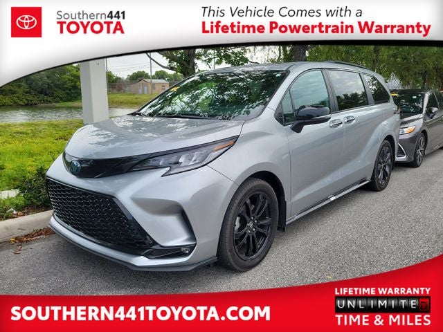 2025 Toyota Sienna XSE 7-Passenger Hybrid FWD's photo