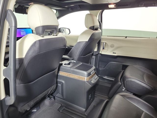 2025 Toyota Sienna Platinum 7 Passenger