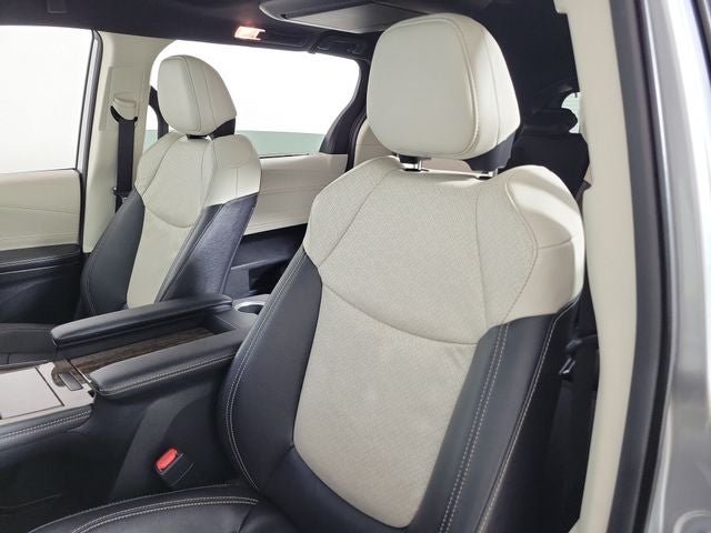2025 Toyota Sienna Platinum 7 Passenger
