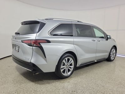 2024 Toyota Sienna Platinum 7 Passenger