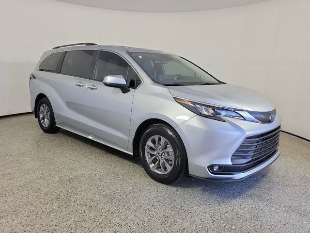 2025 Toyota Sienna XLE 8 Passenger