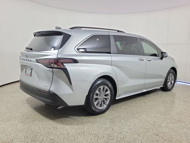 2025 Toyota Sienna XLE 8 Passenger