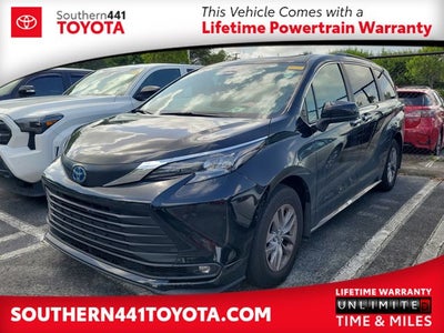 2025 Toyota Sienna XLE 8 Passenger