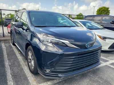 2025 Toyota Sienna XLE 8 Passenger