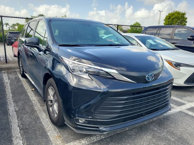 2025 Toyota Sienna XLE 8 Passenger