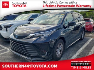 2025 Toyota Sienna XLE 8 Passenger