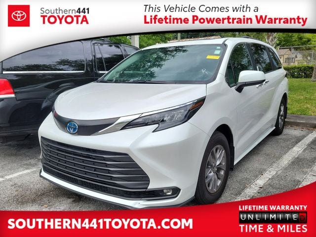2025 Toyota Sienna XLE 8 Passenger