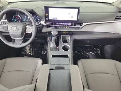 2025 Toyota Sienna XLE 8 Passenger