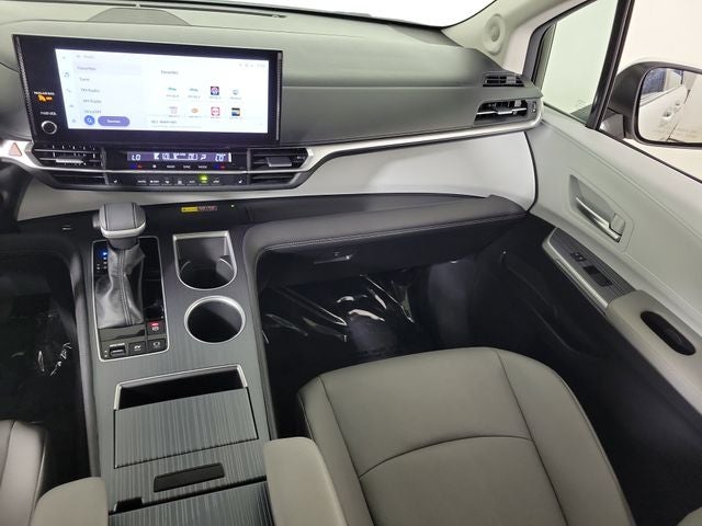 2025 Toyota Sienna XLE 8 Passenger