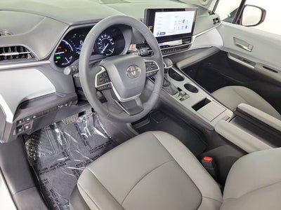 2025 Toyota Sienna XLE 8 Passenger