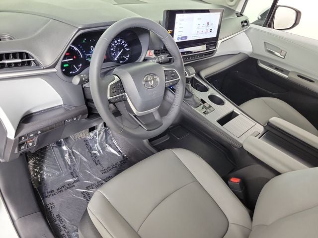 2025 Toyota Sienna XLE 8 Passenger