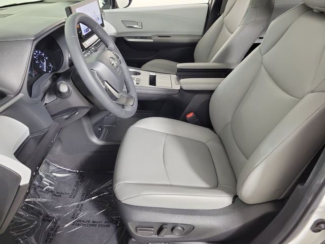 2025 Toyota Sienna XLE 8 Passenger