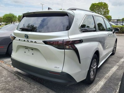 2025 Toyota Sienna XLE 8 Passenger