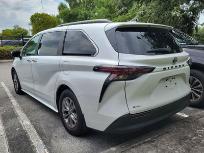 2025 Toyota Sienna XLE 8 Passenger