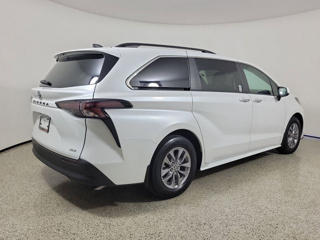 2025 Toyota Sienna XLE 8 Passenger