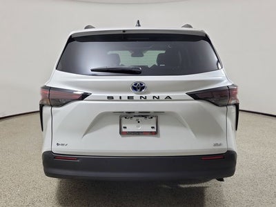 2025 Toyota Sienna XLE 8 Passenger