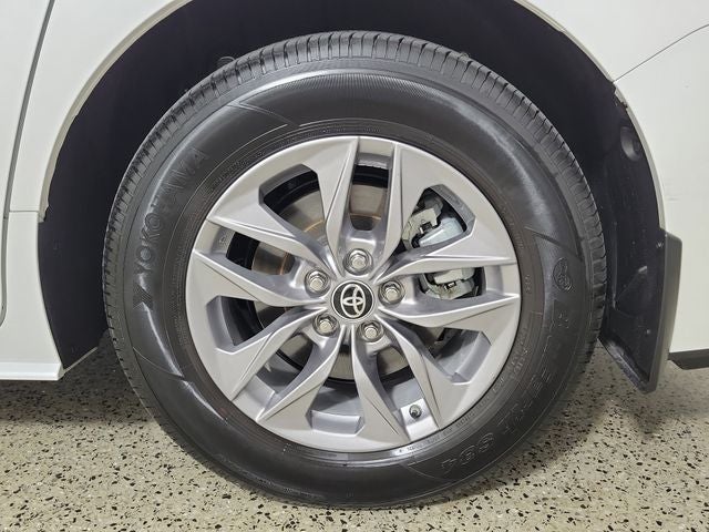 2025 Toyota Sienna XLE 8 Passenger