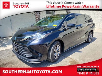 2023 Toyota Sienna LE 8 Passenger