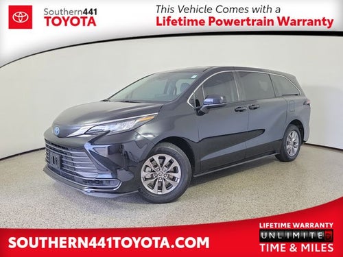 2023 Toyota Sienna LE 8 Passenger