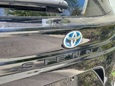2023 Toyota Sienna LE 8 Passenger