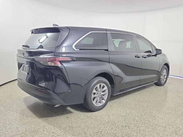 2023 Toyota Sienna LE 8 Passenger