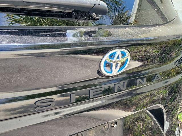 2023 Toyota Sienna LE 8 Passenger