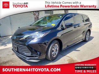 2023 Toyota Sienna LE 8 Passenger