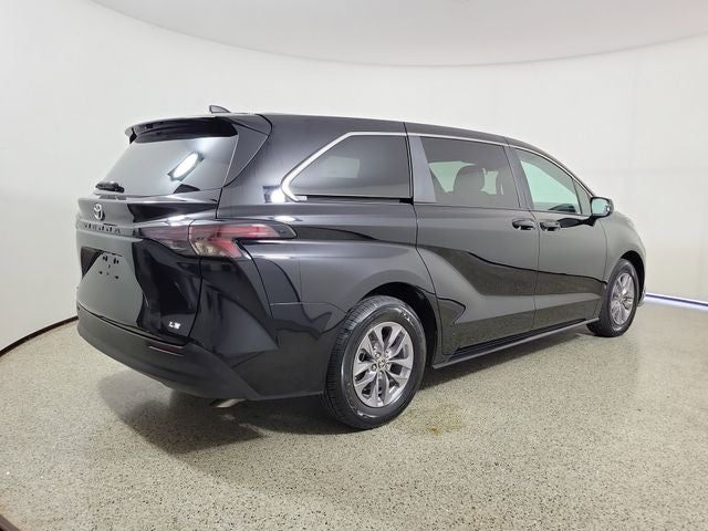 2025 Toyota Sienna LE 8 Passenger