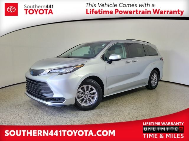 2021 Toyota Sienna LE 8 Passenger