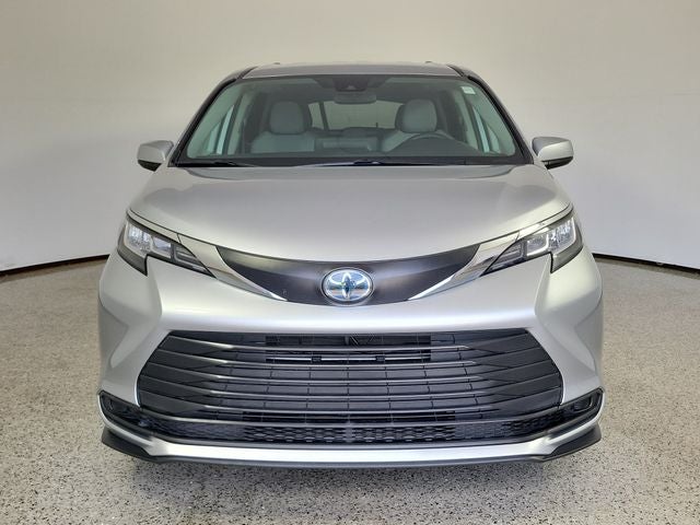 2021 Toyota Sienna LE 8 Passenger