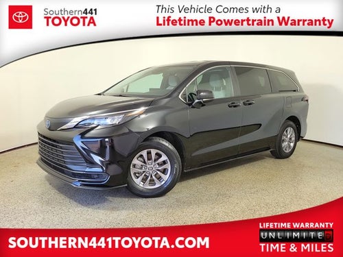 2025 Toyota Sienna LE 8 Passenger