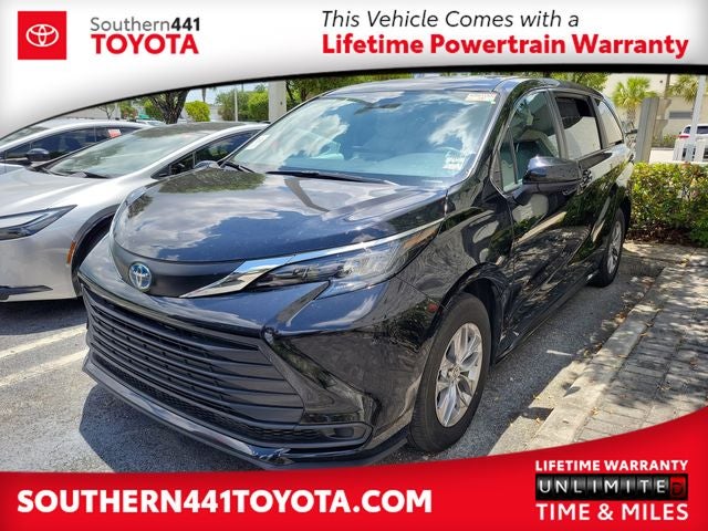 2025 Toyota Sienna LE 8 Passenger