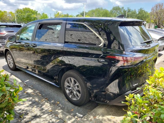 2025 Toyota Sienna LE 8 Passenger
