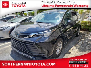 2025 Toyota Sienna LE 8 Passenger