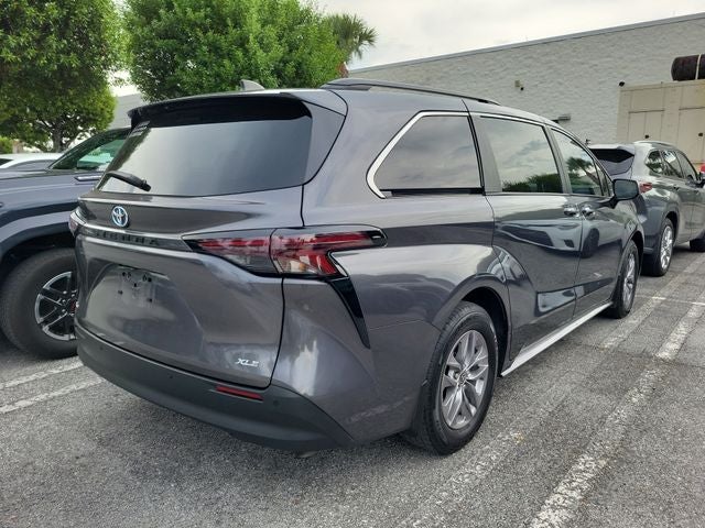 2025 Toyota Sienna XLE 8 Passenger