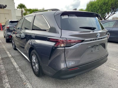 2025 Toyota Sienna XLE 8 Passenger