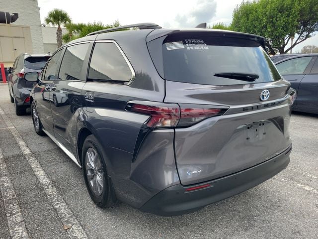 2025 Toyota Sienna XLE 8 Passenger