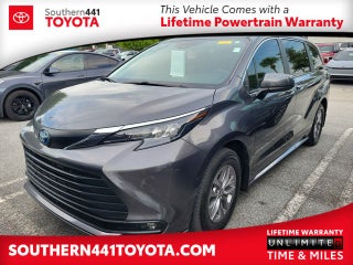 2025 Toyota Sienna XLE 8 Passenger