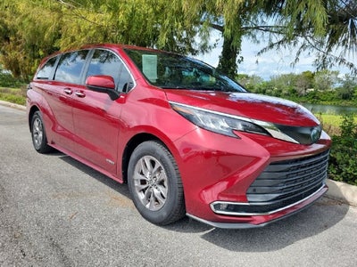 2021 Toyota Sienna XLE 8 Passenger