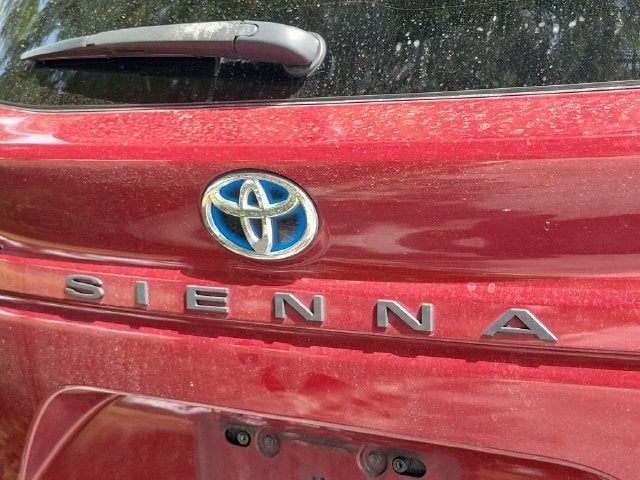 2021 Toyota Sienna XLE 8 Passenger