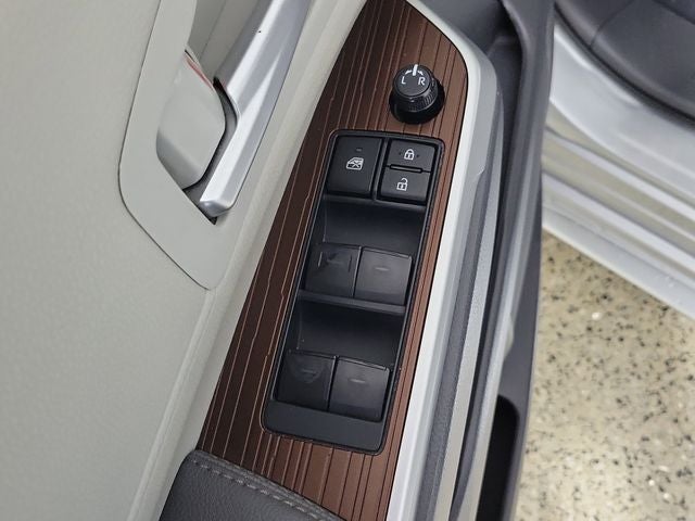 2024 Toyota Sienna XLE 8 Passenger