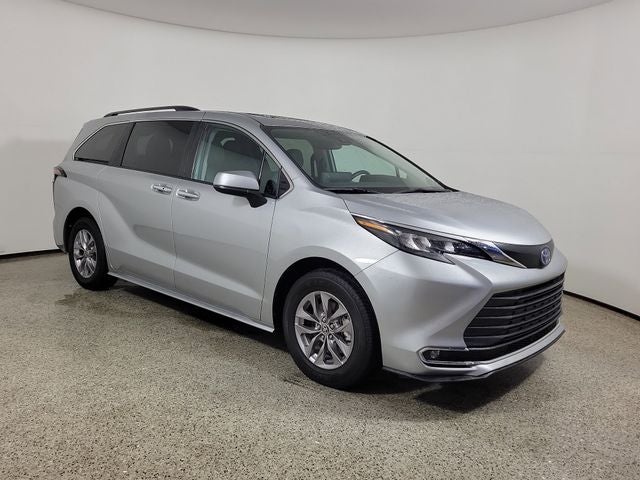2024 Toyota Sienna XLE 8 Passenger