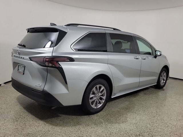 2024 Toyota Sienna XLE 8 Passenger