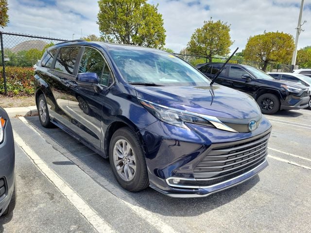 2024 Toyota Sienna XLE