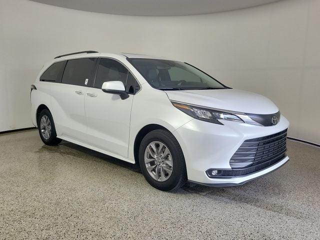 2026 Toyota Sienna XLE 8 Passenger