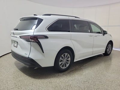 2026 Toyota Sienna XLE 8 Passenger