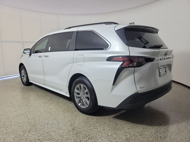 2026 Toyota Sienna XLE 8 Passenger