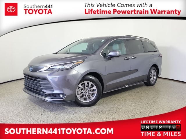 2025 Toyota Sienna XLE 8 Passenger